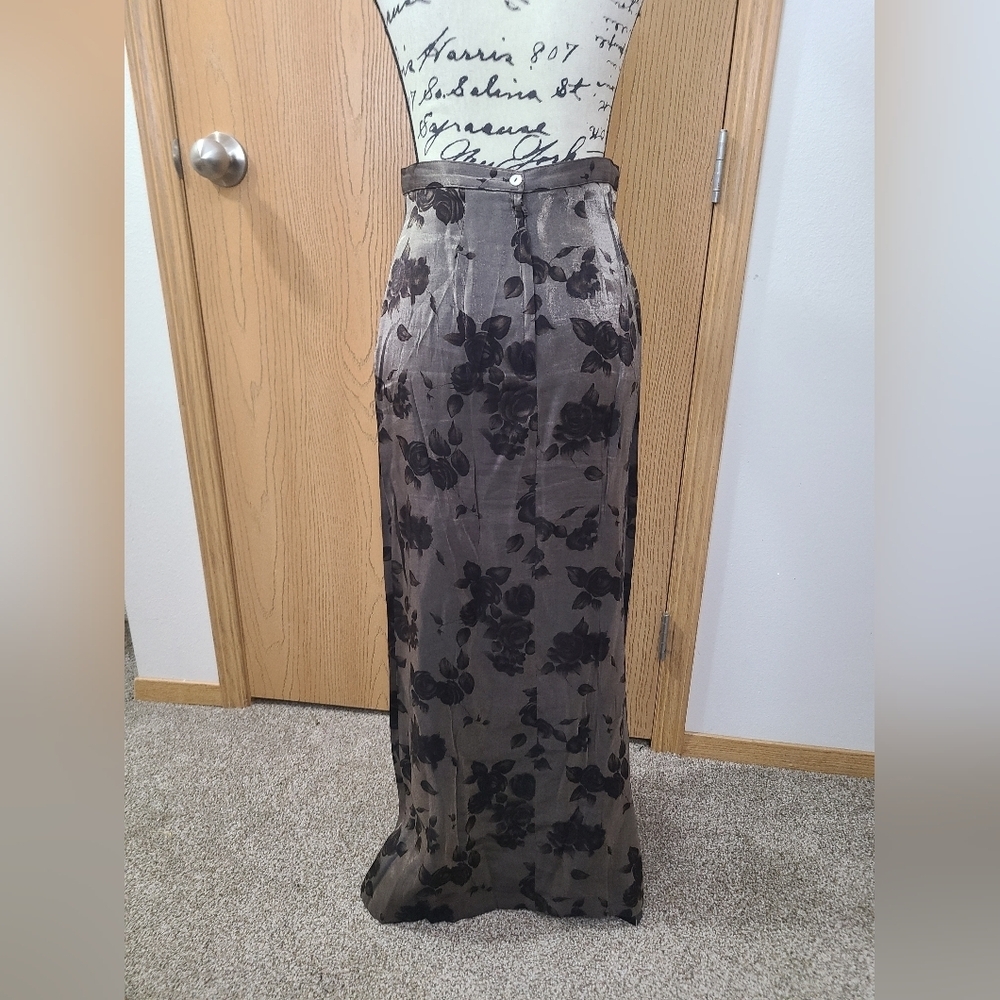 La Belle Fashions Y2k 90s Whimsigoth Metallic Rose Floral Print Maxi Skirt - Picture 3 of 6
